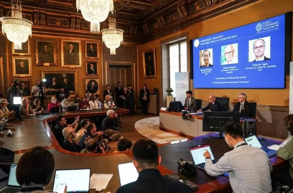 郑永年:中国学者获不了诺奖,是因为有太多的“帽子”“级别”“学阀”和有组织科研